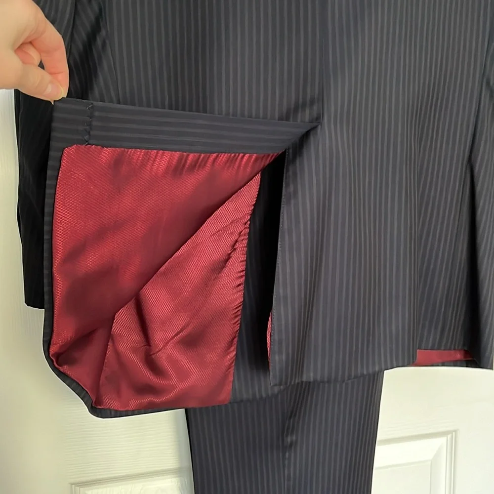 Tom James, Men’s Custom made wool suit, size 50R, pants W40/L 28